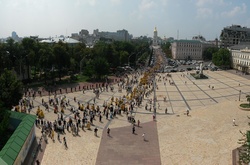 Віряни київського патріархату пройшлися хресним ходом до Володимирської гірки 