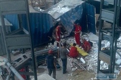 В Одесі бетонна плита впала на будівельників