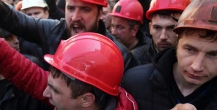 Львівські шахтарі заблокували міжнародну трасу (ВІДЕО)