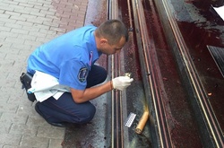 Фоторепортаж: як активісти Генеральну прокуратуру кров'ю заливали