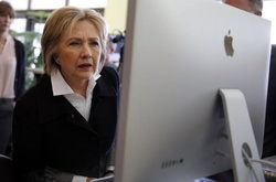 Хаккери зламали комп'ютерну мережу передвиборного штабу Клінтон, - Reuters