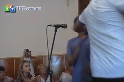 В Павлограді нокаутували чоловіка, який розповідав про «громадянську війну»