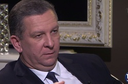 «Кто не работает – тот ест». У Гройсмана порівняли Україну з кінокомедією «Операция Ы…»