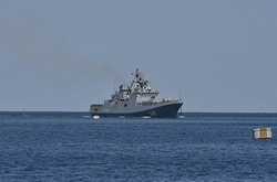  Російський фрегат у Чорному морі 