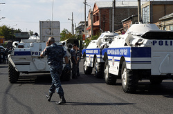 Вірменія: Бунт проти Системи