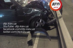 На проспекті Бандери водій розбив три автомобілі та втік