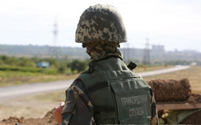 Бойовики знову обстріляли пропускні пункти на Донбасі