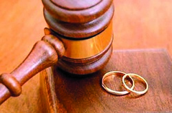 Кількість розірваних шлюбів в Україні скоротилася за час війни на сході 