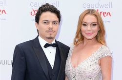 Русского жениха Линдси Лохан засняли в компании таинственной блондинки