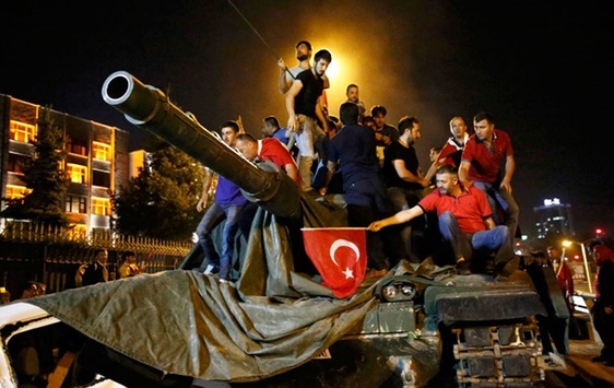 У Туреччині після спроби перевороту від роботи відсторонили 58 тисяч чоловік