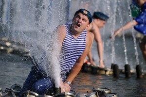 День ВДВ у Москві: десантник потонув у фонтані