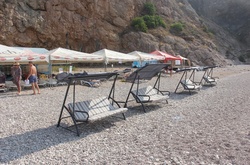 «Клуб самовбивць». Кримські ЗМІ попереджають: відвідувачі севастопольського пляжу ризикують життям