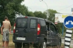 ДТП у Києві: фура протаранила Fiat та викинула його з проїжджої частини