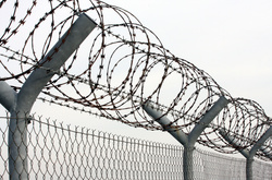 У колонії французького міста Ле-Ман злочинець захопив двох заручників