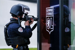 У Франції звільнили заручників, захоплених у колонії Ле-Ман