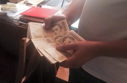 Слідчого нацполіції затримали під час отримання хабара