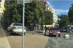 Водій «Ланоса» ледь не заїхав у церкву, щоб об`їхати перекриту вулицю