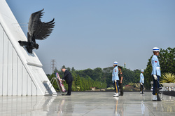 Порошенко вшанував пам'ять національних героїв Індонезії