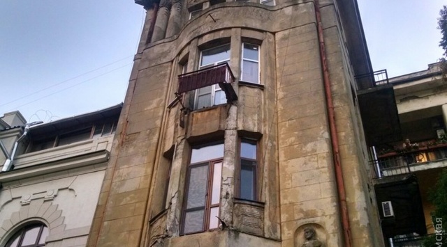 У центрі Одеси обвалилися два балкони 