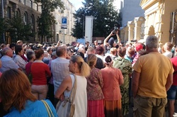 Савченко проводить мітинг біля Адміністрації президента 