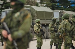 Окупанти у Криму розшукують чотирьох осіб у камуфляжі РФ