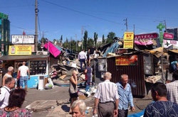 Біля станції метро «Лісова» знесли МАФи