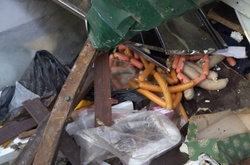 Опубліковані вражаючі фото: як у Києві знесли МАФи набиті сосисками