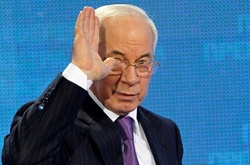 Азаров з сином відправили до Генпрокуратури своїх адвокатів