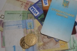 Уряд може позбавити стипендій майже всіх студентів