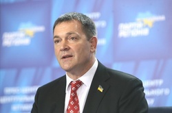 Зрадник України Вадим Колесніченко показав фото, як йому добре живеться в окупації