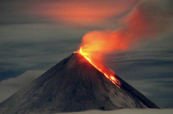 В Росії вивергається вулкан, попіл піднявся на 7 км