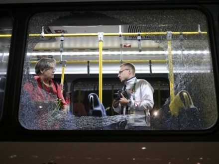 Автобус з журналістами в Ріо закидали камінням