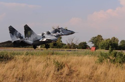 «Небесний щит—2016»: бойові літаки здійснили посадку на автомобільну дорогу. Фоторепортаж