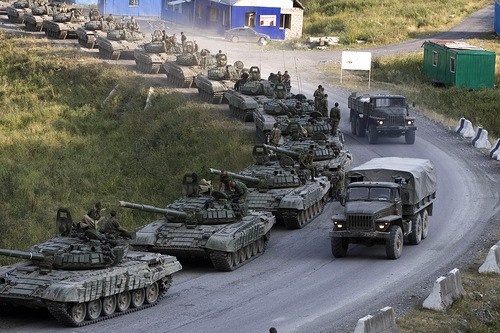 Росія відправляє нову військову техніку на адмінмежу з Кримом, - Слободян