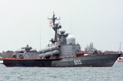 Російські бойові кораблі біля окупованого Севастополя приступили до цілодобового чергування 