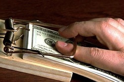 Капітан столичної поліції вимагав хабар за виконання своєї роботи