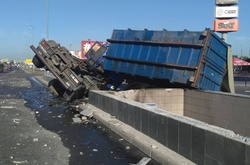 Вхід у підземний перехід станції метро «Осокорки» частково закрито на ремонт