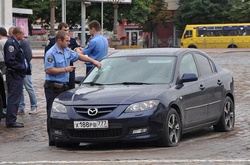 У Чернігові спотворили російську автівку з георгіївською стрічкою