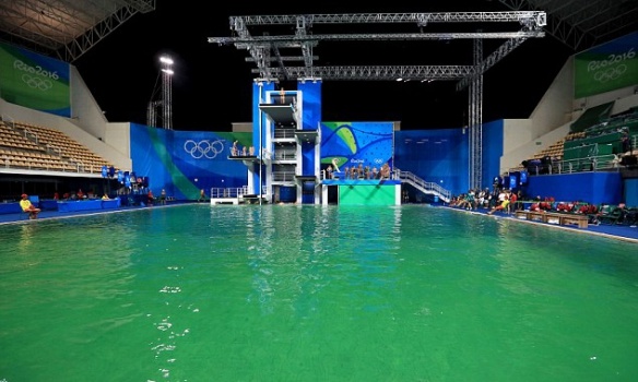 Олімпіада-2016: з басейну в Ріо зливають тонни зеленої води