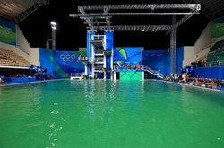 Олімпіада-2016: з басейну в Ріо зливають тонни зеленої води