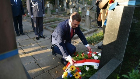 Чиновники Міноборони Польщі поклали квіти до пам’ятників воїнам УНР