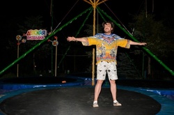 Киркоров попрыгал на батуте в оккупированном Крыму и получил в подарок «Ласточкино гнездо»