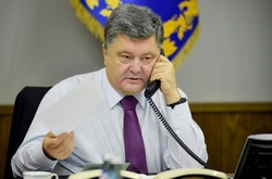 Порошенко обговорив з Меркель та Олландом ситуацію в окупованому Криму