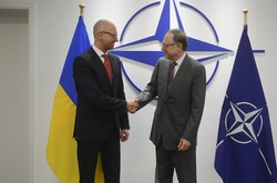 Яценюк у Брюсселі розповів, чим треба відповідати на російську агресію 