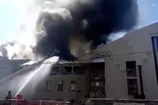 У центрі окупованого Донецька горить колишній офіс Тарути