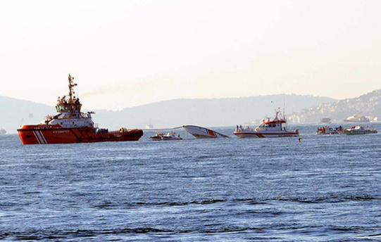 У Стамбулі зупинили рух Босфором через зіткнення кораблів 