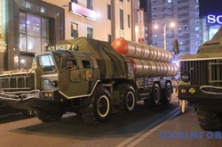 У Києві екіпажі бойових машин тренувались тримати дистанцію на Хрещатику