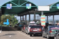 На кордоні з Польщею знову черги: стоять понад 1700 автомобілів