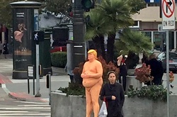 Статуї оголеного Трампа з'явилися в п'яти містах США