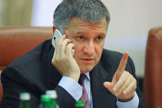 Суд дозволив Антикорупційному бюро перевірити телефонні дзвінки Авакова